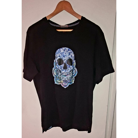 Robert Graham Other - NWT Robert Graham Skull Spirit T-shirt